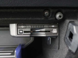 広がる運転支援サービスETC2.0搭載。全国の高速道路に設置されたITSスポットと双方向通信を図り、広域な道路交通情報や安全運転をサポートする情報を得て、音声やナビ画面上にタイムリーにお知らせします。