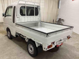 車両左斜め後方からの写真になります♪