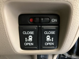 【両側パワースライドドア】両側が電動スライドドアになっております。狭い駐車場でのお子様の乗り降りの時などに安心です!