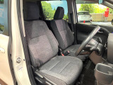 運転席シート廻りは使用感も少なく、良好な状態となっています。前オーナー様が丁寧に使っていたことがよくわかりますね。