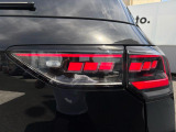 ダイナミックターンインジケーター付き3DのLEDテールランプ。ウィンカーの光が流れるように点滅、後続車からの視認性が高まり、万一の追突の危険性を軽減します。