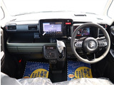 お車選びをお楽しみ頂けるよう、在庫車の展示スペースを十分に確保しております。