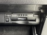 【ETC2.0(DSRC/ITSスポット)】ETCカードを挿入すれば料金所はノンストップで通過できます。ETC限定の割引や、高速道路の情報提供サービスを利用できます。