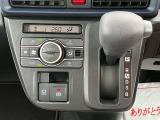 インパネにシフトレバーがございます^^空間を広く使うことができ、ハンドルにも近いため操作性にも優れています☆
