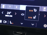 フロントシートヒーターは3段階で調節できます。ステアリングホイールも3段階で調節できます。