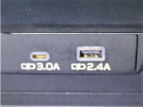 充電用USB端子を装備しております。