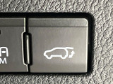 【パワーバックドア】スマートキーや運転席のボタンを押すだけでリアゲートが自動で開閉します!荷物を持っている時や、高い位置にあるバックドアを閉める際に便利な機能です♪