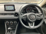ステアリングは本革巻きです。シャープさと剛性感、質感、性能製を高め、精緻に造り込んだデザインです。メッキがアクセントです!