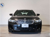 ☆BMWの代名詞とも言える【キドニーグリル】一目見ただけでBMW車であると認識できる確固たるアイコンとして存在感を放ちます☆