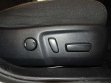 パワーシート搭載。微妙な調整が手軽にでき、ピッタリのポジションで運転することが可能です。
