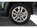 フロント、リア 225/60R17 燃費にも優しく経済的なタイヤサイズで御座います。