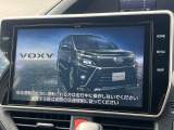 【大画面ナビ】人気の大型○○インチナビを装備。存在感のある大画面はインパクト大!ナビ利用時のマップ表示は見やすく、テレビやDVDは臨場感がアップ!いつものドライブがグッと楽しくなります♪