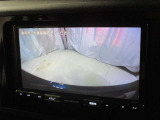 バックモニターで、後方を確認しながら安心して駐車することができます。運転初心者も熟練者も必須の機能ですよ!