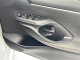 【パワーウインドウ】運転席のスイッチで、各席の窓ガラスの開閉ができます!あると便利ですよね!