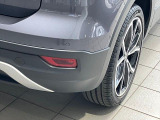 リヤの障害物センサーが車庫入れや縦列駐車の時、助かりますね♪