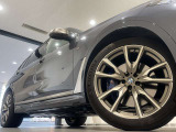サービスにはドイツ本国と同様に教育と訓練を受け、BMWを知り尽くした「マイスター」が数多く在籍しております。360度による納車前点検整備で、お客様に安心と安全をお届けいたします。