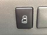 【パワースライドドア】スマートキーや運転席のスイッチでスライドドアの開閉が可能♪電動だから力を入れてドアを開ける必要が無く、小さいお子様でも、重い荷物を持っている時もラクに開け閉めできます♪