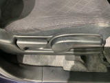 シートハイトアジャスターが付いているので運転姿勢を調整するのに便利ですね。身長に合ったシートポジションは安全運転や疲労軽減にもつながります。