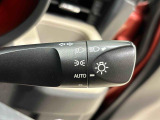 オートライト機能 周囲の明るさに応じて、ヘッドランプを自動的に点灯・消灯ができます。