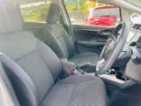 運転席、助手席、マット、床ともに綺麗です。