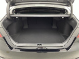 【トランク】積み込みやすくて、たっぷり積める荷室です。シートアレンジできるものは、乗車人数と荷物の量や大きさによってシートを動かすことができるので、より快適なドライブが可能です!