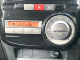 【オートエアコン】一度お好みの温度に設定すれば、車内の温度を検知し風量や温度を自動で調整。暑い…寒い…と何度もスイッチ操作をする必要はありません。快適な車内空間には必須の機能ですね♪