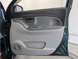 運転席ドア内張はご覧の通り。