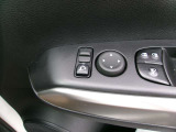 ドアミラーの鏡面の調節、格納は運転席からすべて操作できます!