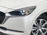 【LEDヘッドライト】悪天候や夜間走行時も良好な視界を確保し安心して運転できる高輝度LEDヘッドライトを装備!点灯速度が早く、消費電力も抑えられています。