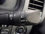 【オートライト】車外の明るさに応じて、自動的にライトの点灯・消灯をしてくれます。
