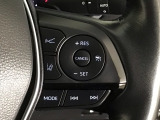 高速道路での長距離運転が楽に!自動で速度を保つクルーズコントロールが、衝突軽減システムと連携し前方の車両を感知して車間を保つように速度調節してくれます♪