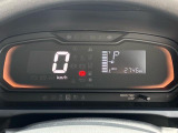 文字が大きく、とっても見やすいメーターです☆ディスプレイがグリーンに光ると、燃費の良い運転をしている証拠です(*^_^*)