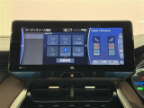 【12.3型ナビ】ナビゲーションや多彩なオーディオ機能を搭載した12.3インチのワイドディスプレイ。Apple CarPlayやAndroidAutoにも対応します。