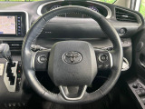 【純正革巻きステアリング】上質な革を使用することで、手にしっかり馴染みとても運転しやすいハンドルです♪