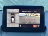 狭い場所での駐車やすれ違いなどでより的確な運転操作に役立つ360°ビューモニターが装備されています。