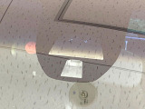 【シティブレーキアクティブシステム】低速走行中に前方の車両等を認識し、衝突しそうな時は警報とブレーキで衝突回避と被害軽減をアシスト。より安全にドライブをお楽しみいただけます。