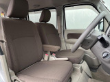 運転席シート廻りは使用感も少なく、良好な状態となっています。前オーナー様が丁寧に使っていたことがよくわかりますね。