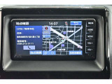 純正ナビを装備。タッチパネル式で使いやすく、お出かけもラクラクです。