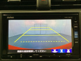 バックでの車庫入れも安心です! リアカメラが付いているバックモニター付のナビを装備しております。操作線もついており距離感も画面から確認できます。