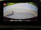 【バックカメラ】駐車時に後方がリアルタイム映像で確認できます。大型商業施設や立体駐車場での駐車時や、夜間のバック時に大活躍!運転スキルに関わらず、今や必須となった装備のひとつです!