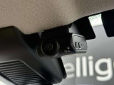 【ドライブレコーダー/車室内】車室内カメラによる車内および車側面の撮影記録が駐車時の安心を高めるとともに、走行中の幅寄せ対策や後方撮影(リヤガラス越し)にも対応しています。