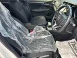 乗り心地の良いフロントシートです。足回りも広々としておりますので、長時間の運転も疲れづらいですよ。
