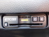 ■【ETC車載器】が装備されています。セットアップをしてお渡しとなり、ETCカードを差し込むだけで高速道路の利用が可能です。