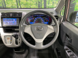 インテリアに合わせたデザインのステアリングは、運転される方のことも考え、運転しやすい形状、大きさです。是非一度、実際に触ってお確かめください。