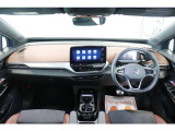 運転席/助手席です。安全装備をオプションで追加するのは日本的発想。フォルクスワーゲン車はサイドエアバッグを全車標準で装備しております。