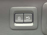 【パワーバックドア】スマートキーや運転席のボタンを押すだけでリアゲートが自動で開閉します!荷物を持っている時や、高い位置にあるバックドアを閉める際に便利な機能です♪