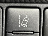 【レーンディパーチャーアラート(LDA)】クルマが車線または走路から逸脱する可能性がある場合に、ブザーまたはハンドルの振動により注意をうながします。機能には限界があるためご注意ください。