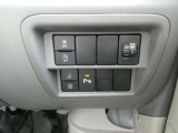 セーフティサポートの各スイッチは、運転席の右側に配置しております