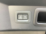 リアゲートは電動リアゲート!このボタンを押すとワンタッチで開閉できます☆