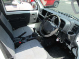 4WD/5速MT/エアコン/パワステ/パワーウィンドウ/ドアバイザー/作業灯/三方開/ゴムマット/